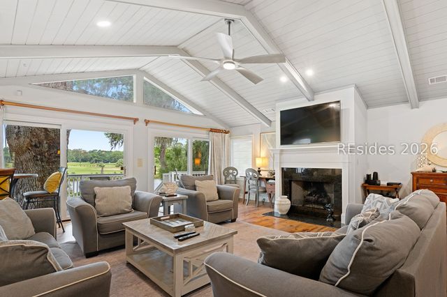 15 Promontory Ct, Hilton Head Island, SC 29928