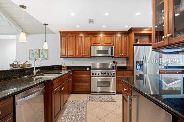 15 Promontory Ct, Hilton Head Island, SC 29928