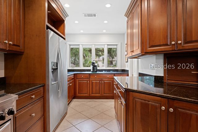 15 Promontory Ct, Hilton Head Island, SC 29928