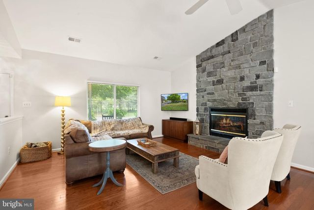 7471 CEDAR KNOLLS DR, Warrenton, VA 20187
