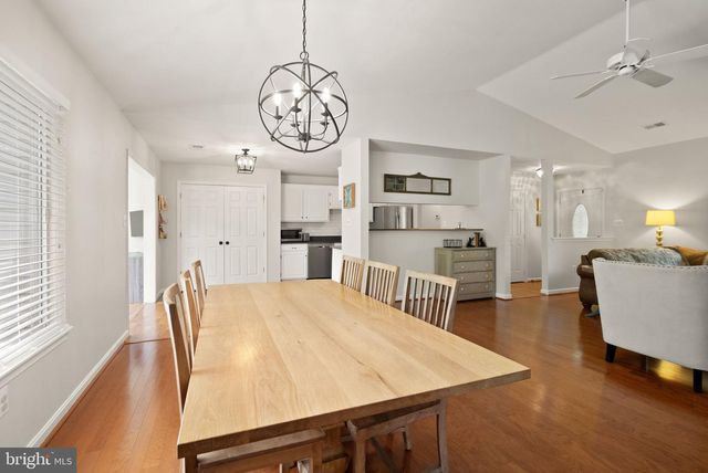 7471 CEDAR KNOLLS DR, Warrenton, VA 20187