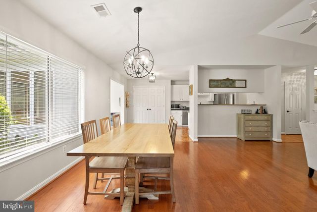 7471 CEDAR KNOLLS DR, Warrenton, VA 20187