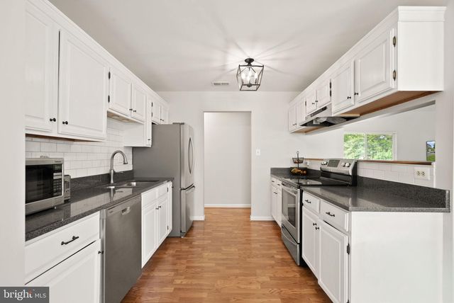 7471 CEDAR KNOLLS DR, Warrenton, VA 20187