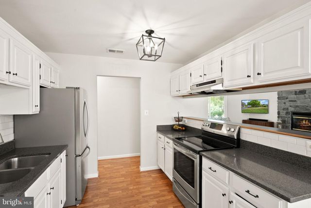 7471 CEDAR KNOLLS DR, Warrenton, VA 20187
