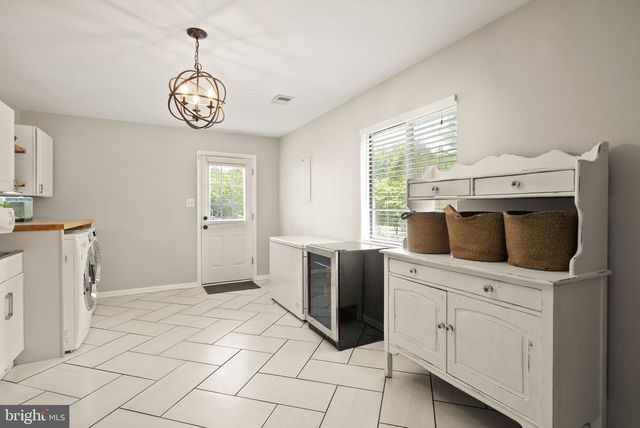 7471 CEDAR KNOLLS DR, Warrenton, VA 20187