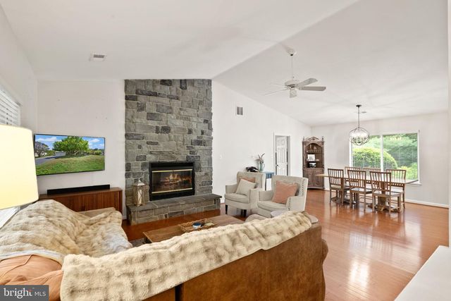 7471 CEDAR KNOLLS DR, Warrenton, VA 20187