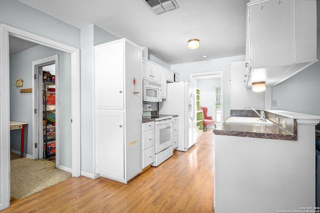 211 Greycliff, Live Oak, TX 78233