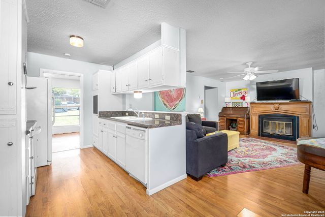 211 Greycliff, Live Oak, TX 78233