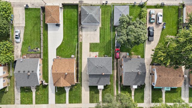 425 47th Avenue, Bellwood, IL 60104