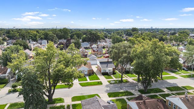 425 47th Avenue, Bellwood, IL 60104