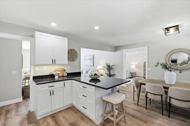 8 Park Drive, Bedford, NH 03110