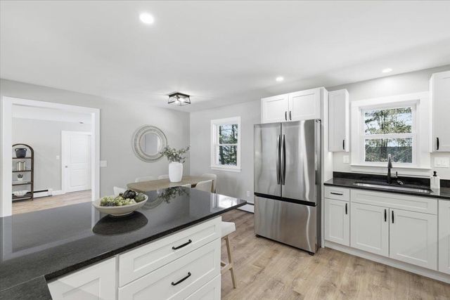 8 Park Drive, Bedford, NH 03110