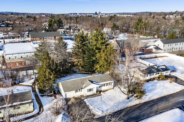 8 Park Drive, Bedford, NH 03110