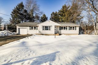 8 Park Drive, Bedford, NH 03110