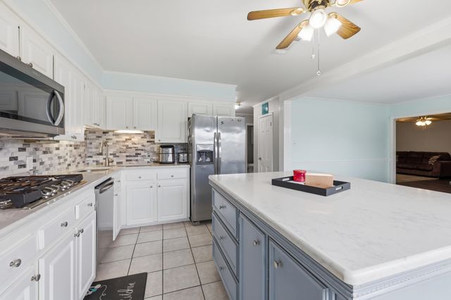 204 Midland Dr, Houma, LA 70360