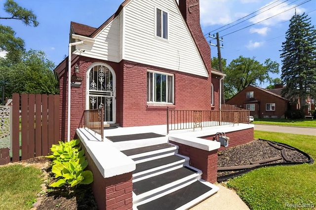 15802 Mansfield Street, Detroit, MI 48227