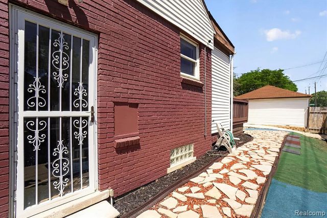 15802 Mansfield Street, Detroit, MI 48227