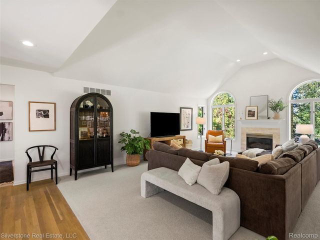 3439 Aquarious Circle, Oakland Charter Township, MI 48363