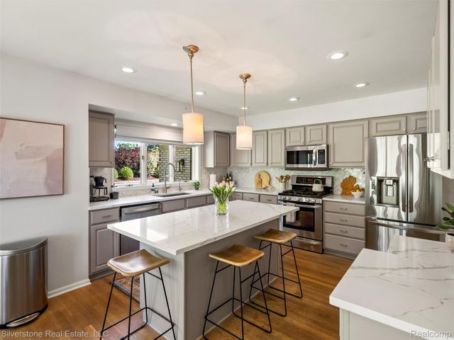 3439 Aquarious Circle, Oakland Charter Township, MI 48363