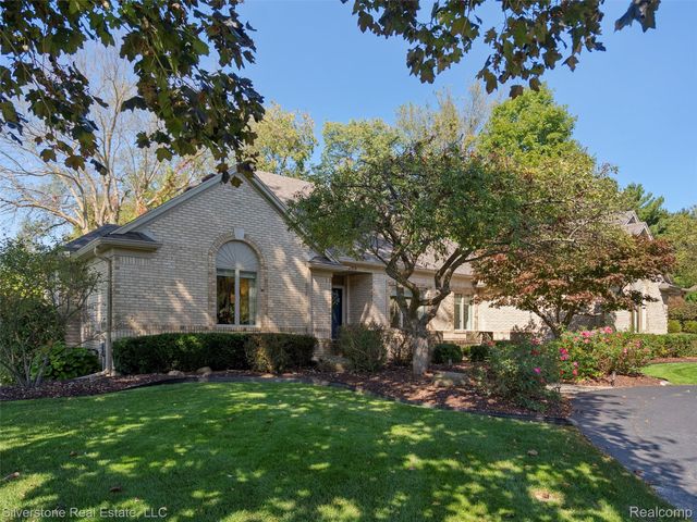 3439 Aquarious Circle, Oakland Charter Township, MI 48363