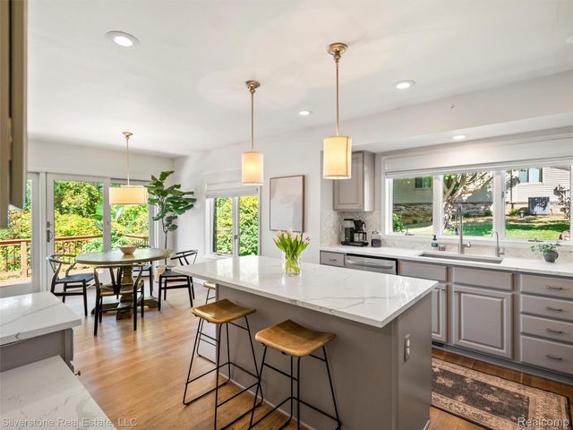 3439 Aquarious Circle, Oakland Charter Township, MI 48363