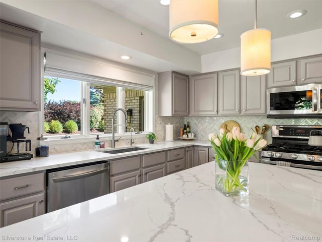 3439 Aquarious Circle, Oakland Charter Township, MI 48363