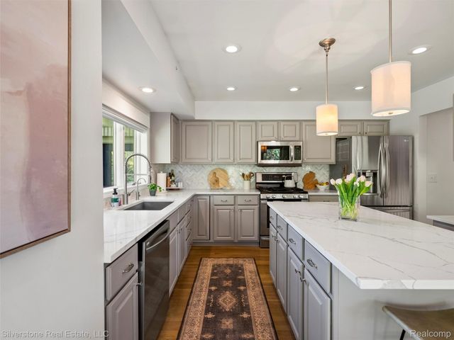 3439 Aquarious Circle, Oakland Charter Township, MI 48363