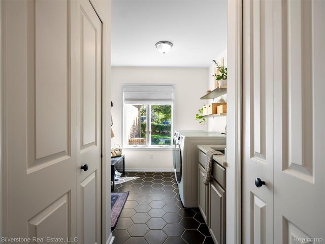 3439 Aquarious Circle, Oakland Charter Township, MI 48363