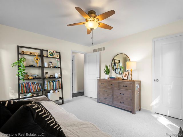 3439 Aquarious Circle, Oakland Charter Township, MI 48363