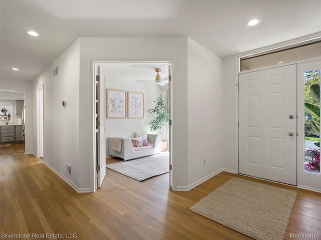 3439 Aquarious Circle, Oakland Charter Township, MI 48363