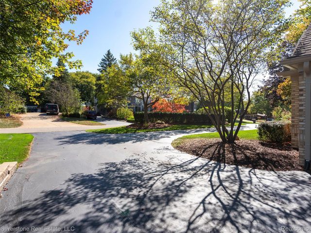 3439 Aquarious Circle, Oakland Charter Township, MI 48363