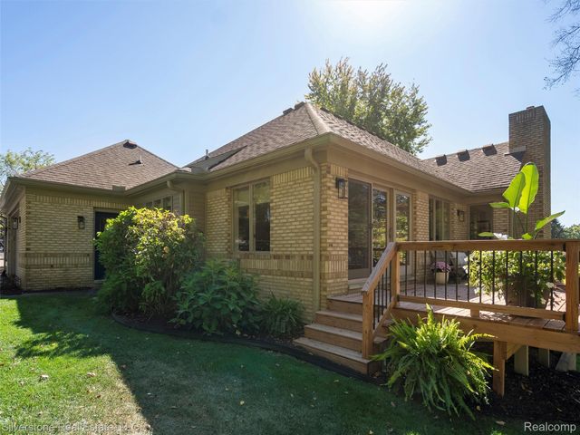 3439 Aquarious Circle, Oakland Charter Township, MI 48363