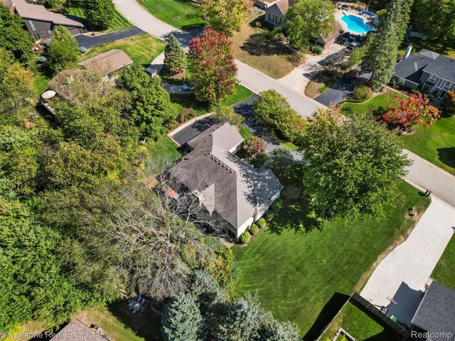 3439 Aquarious Circle, Oakland Charter Township, MI 48363