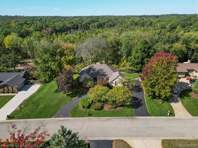3439 Aquarious Circle, Oakland Charter Township, MI 48363