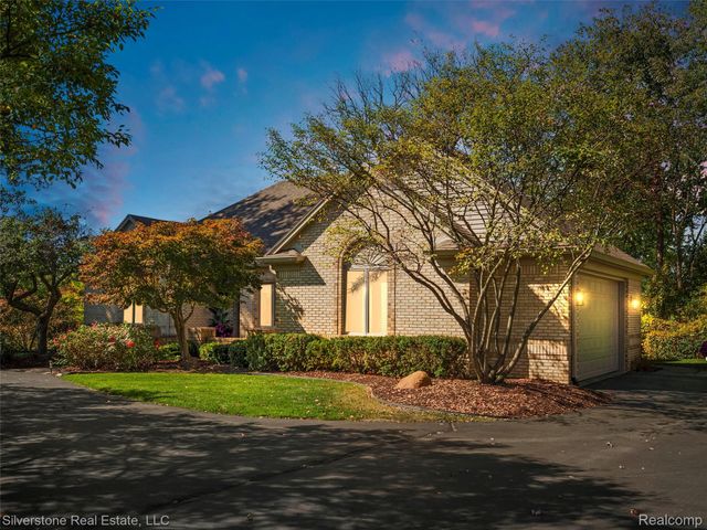 3439 Aquarious Circle, Oakland Charter Township, MI 48363