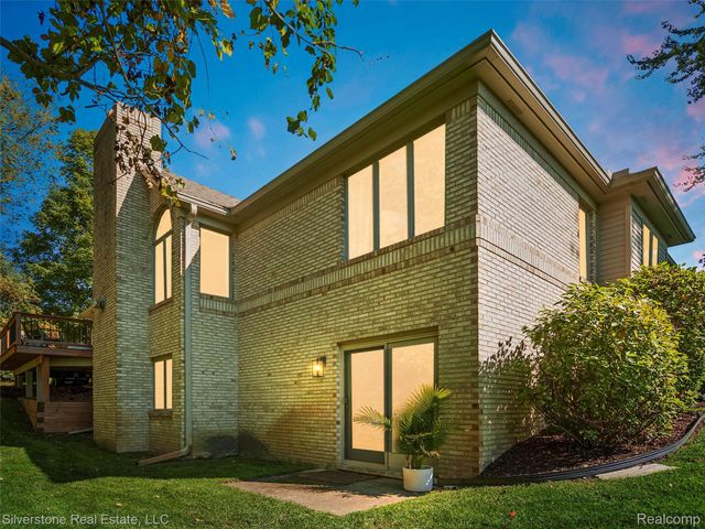 3439 Aquarious Circle, Oakland Charter Township, MI 48363