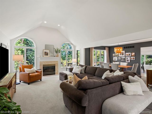 3439 Aquarious Circle, Oakland Charter Township, MI 48363