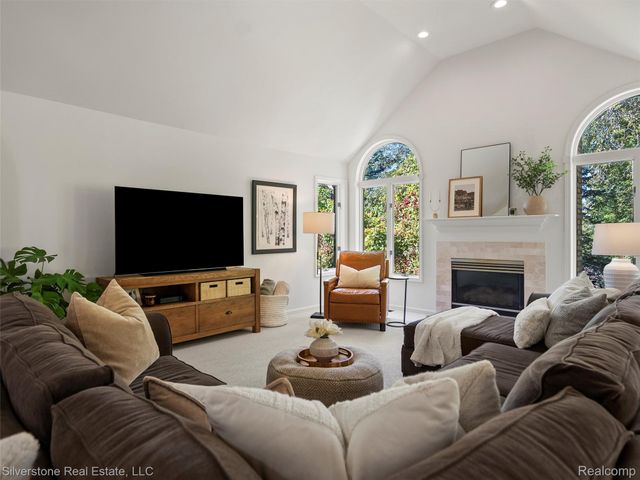 3439 Aquarious Circle, Oakland Charter Township, MI 48363