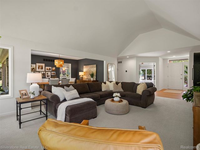 3439 Aquarious Circle, Oakland Charter Township, MI 48363