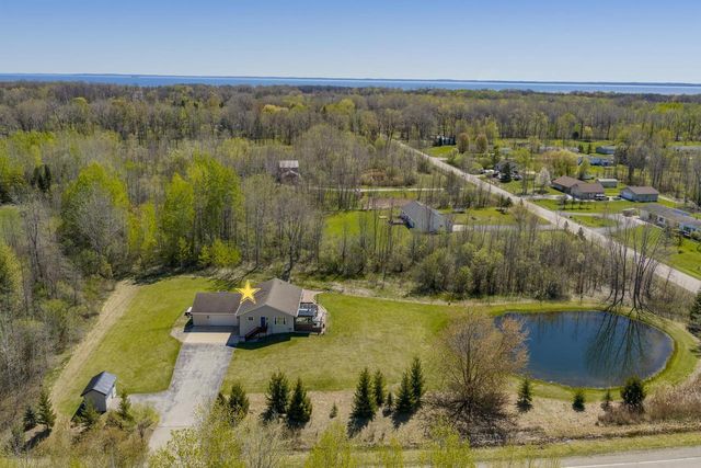 930 COUNTY ROAD J, Little Suamico, WI 54141