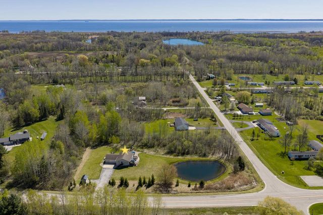 930 COUNTY ROAD J, Little Suamico, WI 54141