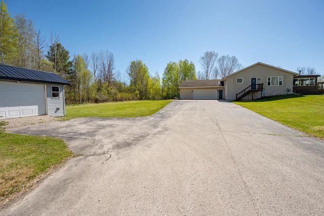 930 COUNTY ROAD J, Little Suamico, WI 54141