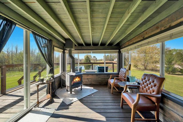 930 COUNTY ROAD J, Little Suamico, WI 54141