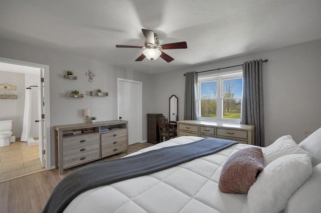 930 COUNTY ROAD J, Little Suamico, WI 54141