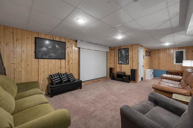 930 COUNTY ROAD J, Little Suamico, WI 54141