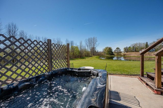 930 COUNTY ROAD J, Little Suamico, WI 54141