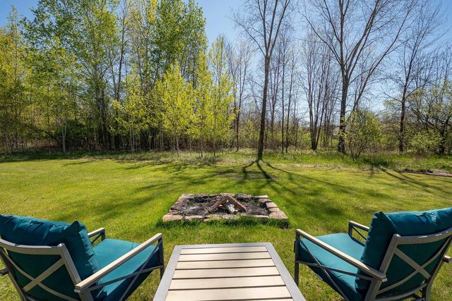 930 COUNTY ROAD J, Little Suamico, WI 54141