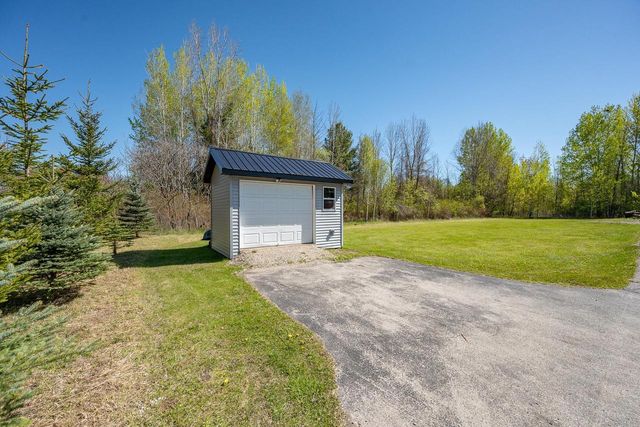930 COUNTY ROAD J, Little Suamico, WI 54141