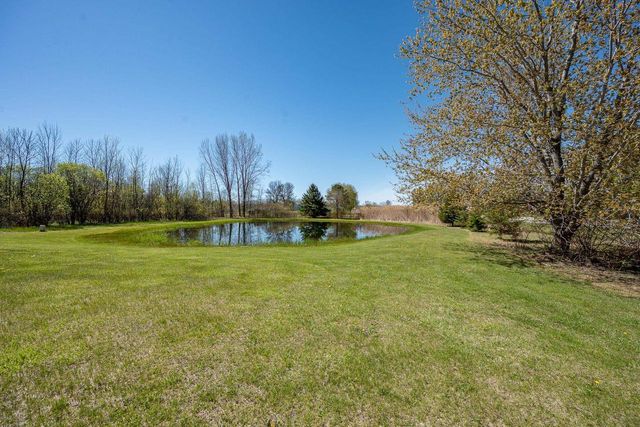 930 COUNTY ROAD J, Little Suamico, WI 54141