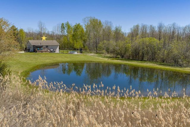 930 COUNTY ROAD J, Little Suamico, WI 54141
